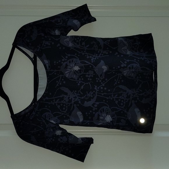 Lululemon top - Picture 2 of 3
